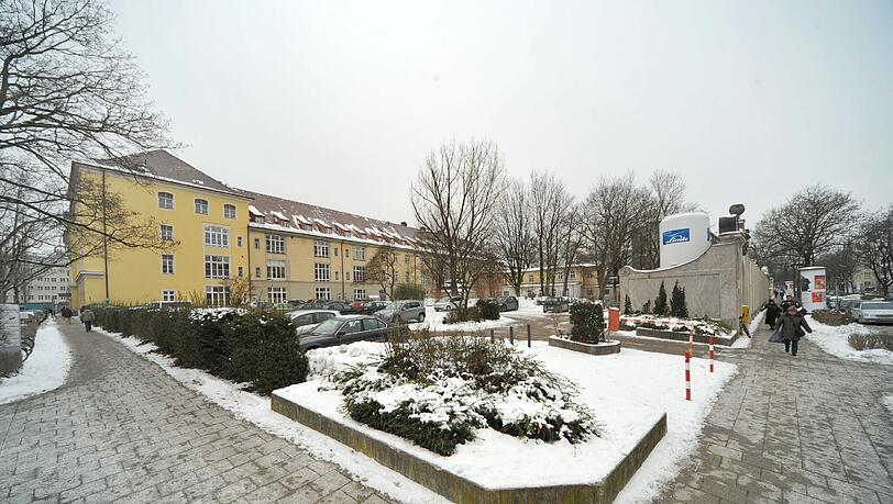 Hier kommt sie hin: Ziemssenstraße/Ecke Nußbaumstraße. Hier kommt sie hin: Ziemssenstraße/Ecke Nußbaumstraße.