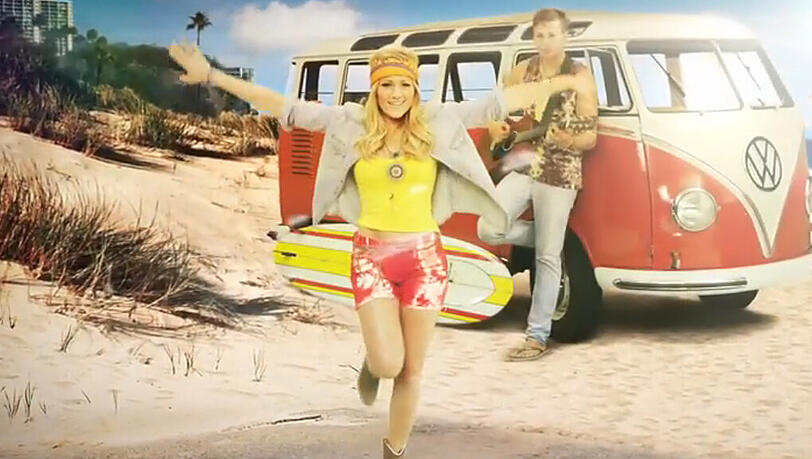 Damals schon ein treuer Begleiter auf vier Rädern: Helene Fischer wirbt als Hippie für ein neues VW-Model. Damals schon ein treuer Begleiter auf vier Rädern: Helene Fischer wirbt als Hippie für ein neues VW-Model.