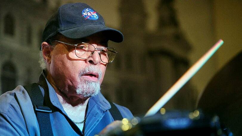 Jimmy Cobb brachte sich in seiner Jugend das Schlagzeugspielen zunächst selbst bei