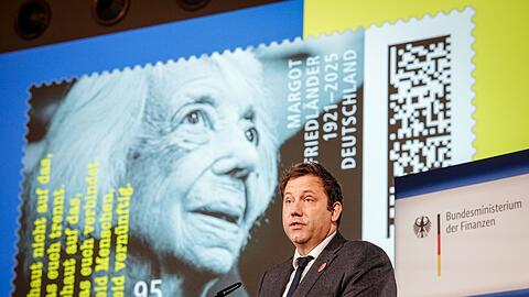 Zu Ehren von Margot Friedländer (1921-2025) wurde eine Sonderbriefmarke herausgegeben.