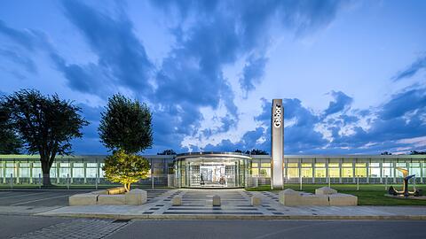 Der in Rosenheim ans&auml;ssige Schuhhersteller ist vor allem f&uuml;r seine Damenschuhe bekannt.