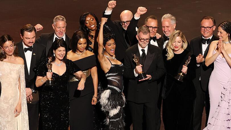 Regisseur Paul Thomas Anderson im Beisein von Cast und Crew seines mit sechs Oscars ausgezeichneten Films "One Battle After Another". Regisseur Paul Thomas Anderson im Beisein von Cast und Crew seines mit sechs Oscars ausgezeichneten Films "One Battle After Another".