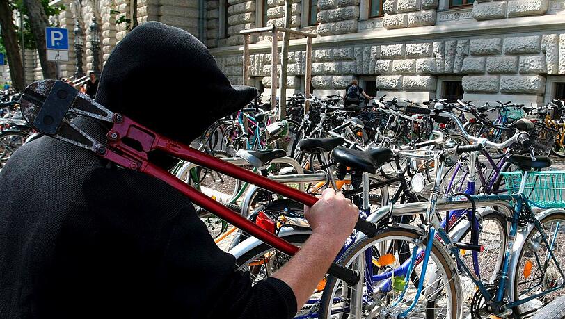 Ein Radldieb wurde anhand seinen Handabdrucks gestellt. Ein Radldieb wurde anhand seinen Handabdrucks gestellt.