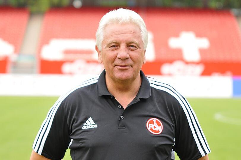 Coach Dieter Nüssing will am Mittwoch in Würzburg seine Mission Aufstieg fortsetzen.
