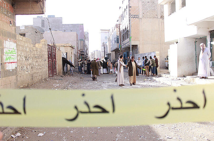 Der Tatort nach einer Explosion in Sanaa. Die Lage droht zu eskalieren. Die Regierung ist zurückgetreten.