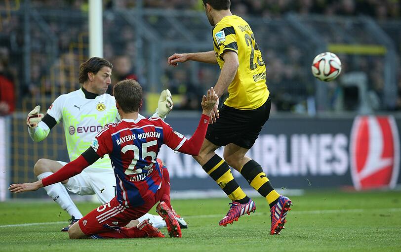 THOMAS MÜLLER NOTE 2
Mit ziemlich viel Raum, da ja Götze nicht mitmachen durfte. Freigeist mit Gegnern in Überzahlstärke. Machte viele Meter. Stark durchgezogen in Bedrängnis bei seiner Chance, die zum 1:0 führte. Musste nach 79 Minuten für Götze Platz machen, feuerte die Kollegen sogar noch an, als er den Rasen verließ.