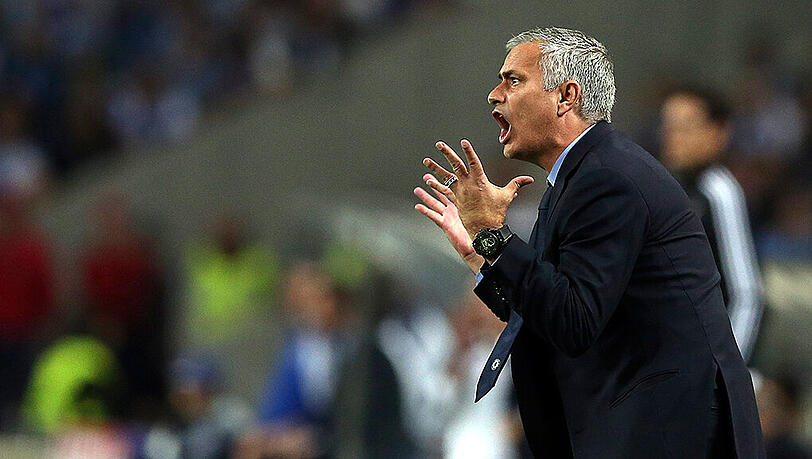 Zum Haareraufen: Jose Mourinho beim Champions-League-Spiel gegen den FC Porto. Zum Haareraufen: Jose Mourinho beim Champions-League-Spiel gegen den FC Porto.