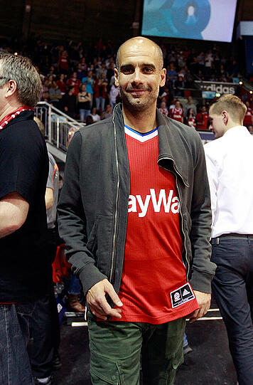Am Mittwochabend waren Pep Guardiola und Uli Hoeneß zu Gast im Audi Dome. Verhindern konnten sie die Niederlage des FC Bayern aber nicht - gegen die Brose Baskets aus Bamberg liegen die Münchner nun 0:2 zurück.
