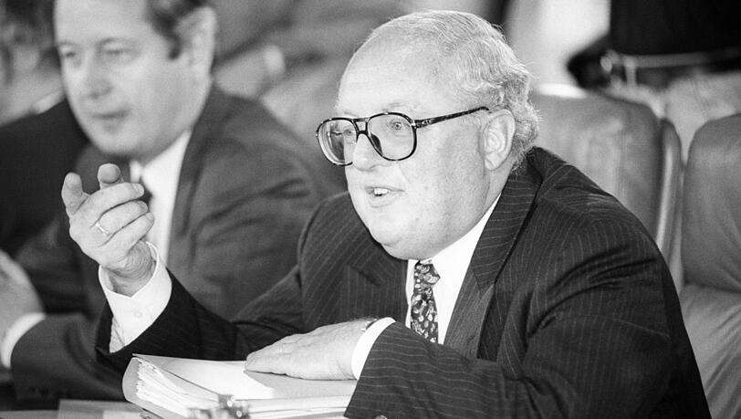 Erich Riedl (CSU) 1992 bei einer Sitzung in Bonn. Erich Riedl (CSU) 1992 bei einer Sitzung in Bonn.
