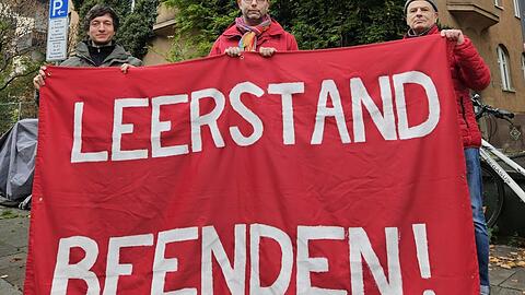 Die Linke in München protestiert gegen den Leerstand in der Agnesstraße