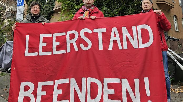 Die Linke in München protestiert gegen den Leerstand in der Agnesstraße