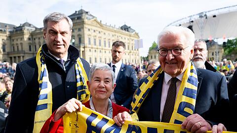Der Katholikentag wurde auf dem Residenzplatz er&ouml;ffnet.