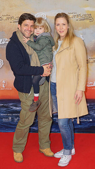 Jens Nünemann mit Frau Carolin und Tochter Clara.