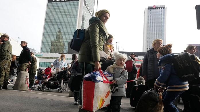 Ukrainische Flüchtlinge am Hauptbahnhof in Warschau.