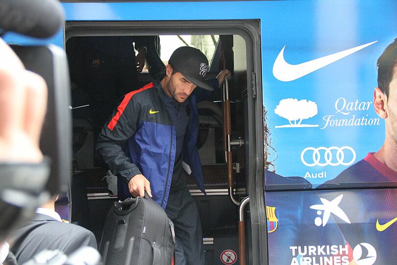 Hier kommt der FC Barcelona in München am Bayerischen Hof an. Die Bilder