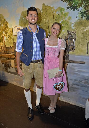Traditioneller Ausflug der Löwen aufs Oktoberfest. Der TSV 1860 München feierte im Hacker-Zelt. Die Bilder.