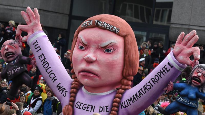 Ein politischer Mottowagen mit einer Figur der schwedischen Klimaaktivistin Greta Thunberg im vergangenen Jahr in Düsseldorf. Ein politischer Mottowagen mit einer Figur der schwedischen Klimaaktivistin Greta Thunberg im vergangenen Jahr in Düsseldorf.