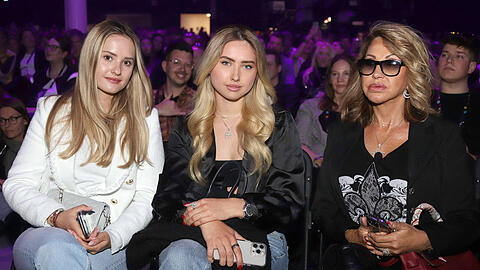 Davina und Shania Geiss mit Mutter Carmen Geiss.