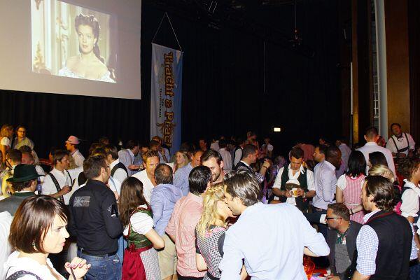 Die letzten Jahre war bei "Tracht & Pracht" einiges geboten. 2011 ließen sich auch Prominente wie Alina Baumann, Tim Lobinger, Michael Guillaume,Peyman Amin, Liliana Matthäu und Alisar Ailabouni im Hippodrom blicken. Klicken Sie durch die Bilder!
