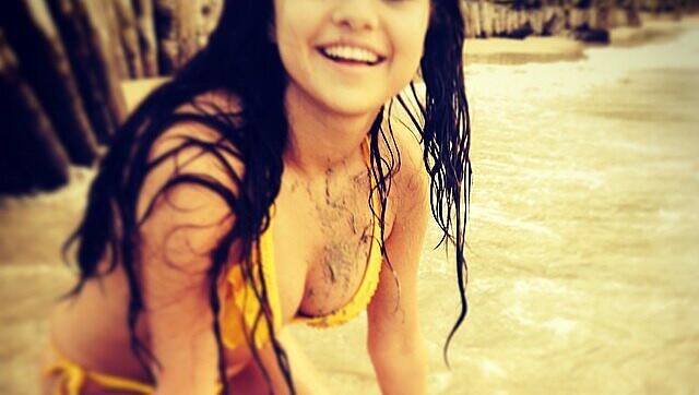 Selena Gomez in verführerischer Pose: "Taking my power back.. can't wait to show you where I've been. I love y'all. Ps, I still obsess over pickles." Selena Gomez in verführerischer Pose: "Taking my power back.. can't wait to show you where I've been. I love y'all. Ps, I still obsess over pickles."