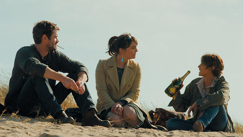 Samuel (Yannick Renier), Eléonore (Emma de Caunes) und die Maklerin (Jeanne Rosa, Mi.). Samuel (Yannick Renier), Eléonore (Emma de Caunes) und die Maklerin (Jeanne Rosa, Mi.).