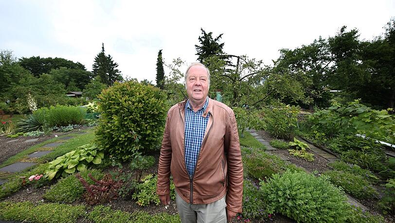 35 Jahre als Selbstversorger erprobt: Münchens Chef-Kleingartler Friedrich Pils (72) in seiner (hier verregneten) Parzelle in der Anlage NO 53 in Milbertshofen.