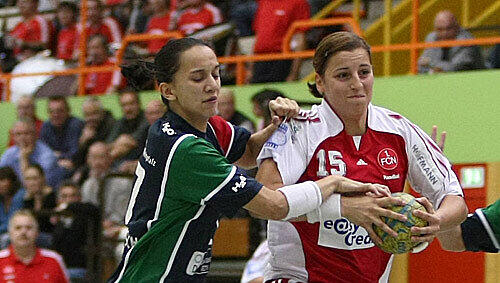 Der Trainer freut sich schon: Franziska Garcia-Almendaris (li., im Duell mit Ania Rösler) spielt künftig für Nürnberg. Der Trainer freut sich schon: Franziska Garcia-Almendaris (li., im Duell mit Ania Rösler) spielt künftig für Nürnberg.