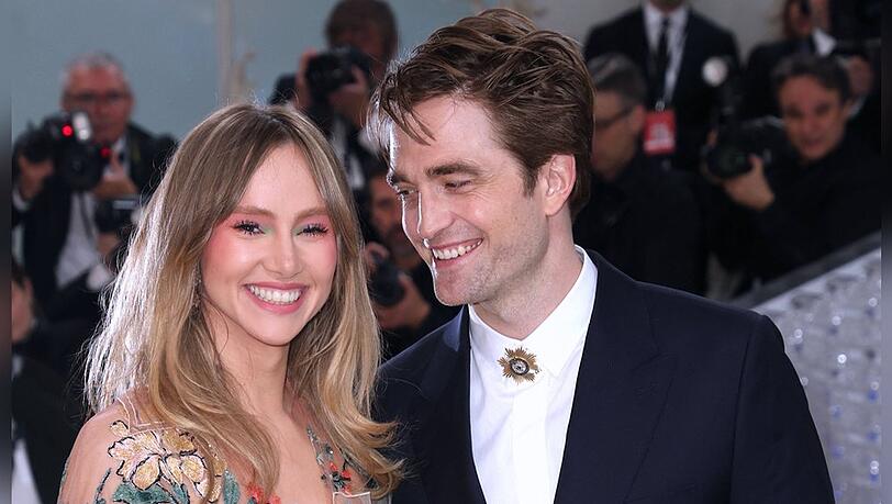 Suki Waterhouse und Robert Pattinson sind zum ersten Mal Eltern geworden. Suki Waterhouse und Robert Pattinson sind zum ersten Mal Eltern geworden.