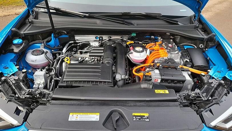 Gelungene Kombination: Im Q3 45 TFSI e helfen ein Verbrenner und ein E-Motor zusammen. Gelungene Kombination: Im Q3 45 TFSI e helfen ein Verbrenner und ein E-Motor zusammen.
