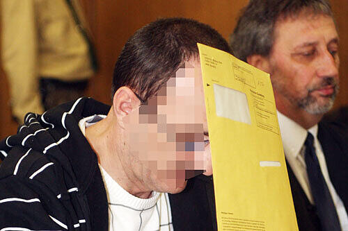 Einer der angeklagten Entführer: Franz D. (41). Er steuerte den Pkw Mazda,