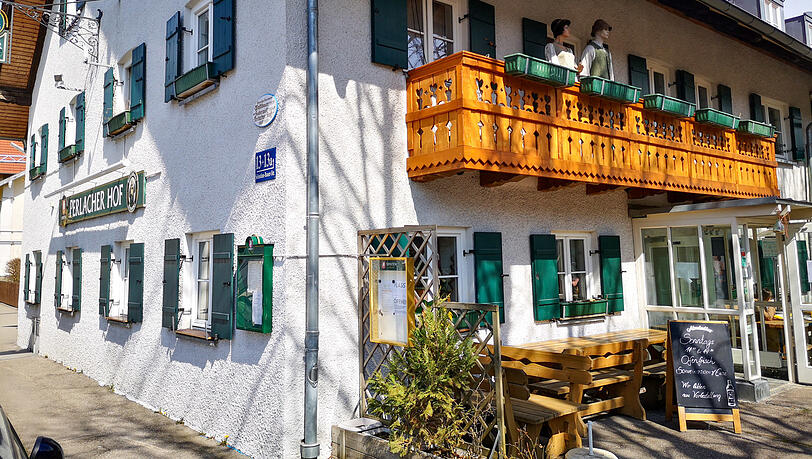 Der Perlacher Hof. Der Perlacher Hof.