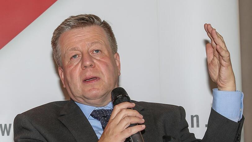 CSUler Robert Brannekämper: "Das O2-Hochhaus ist ein Sündenfall, den es nie hätte geben dürfen." CSUler Robert Brannekämper: "Das O2-Hochhaus ist ein Sündenfall, den es nie hätte geben dürfen."