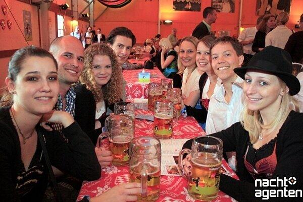 Dirndl, Lederhosen und viel Spaß: Die Party "Tracht und Pracht" am Samstag im Hippodrom auf der Theresienwiese. Mehr Bilder unter: www.nachtagenten.de.