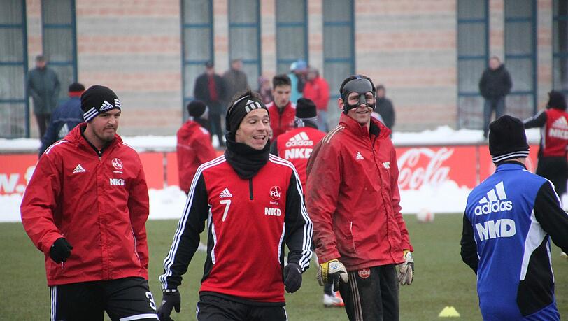 Alle wieder fit: Per Nilsson (v.l.), Markus Feulner und Raphael Schäfer beim Abschlusstraining am Donnerstag. Alle wieder fit: Per Nilsson (v.l.), Markus Feulner und Raphael Schäfer beim Abschlusstraining am Donnerstag.