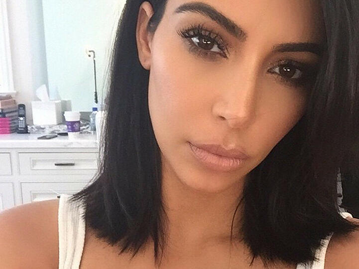 Kim Kardashian hat sich von ihrer langen Mähne getrennt