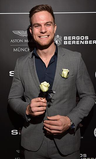 Sebastian Preuss entschied sich im Finale der RTL-Show für keine der Finalistinnen. Damit ist er der wohl umstrittenste Bachelor der RTL-Geschichte. Ob er nochmal an einem vergleichbaren Format teilnehmen wird, ist fraglich. Seit 2020 ist er wieder neu verliebt. Wer die Frau an seiner Seite ist, möchte er allerdings nicht preisgeben.