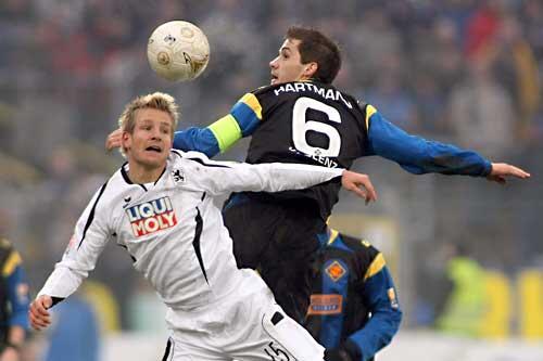 Soll bis 2013 an der Grünwalder Straße bleiben: Löwe Stefan Aigner.