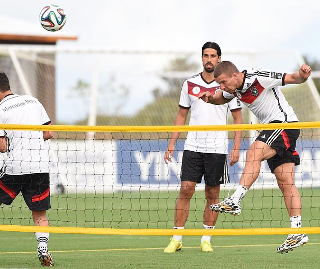 Vorbereitung auf Argentinien: Jogis Jungs bei einer lockeren Trainingseinheit im Campo Bahia am Donnerstag.