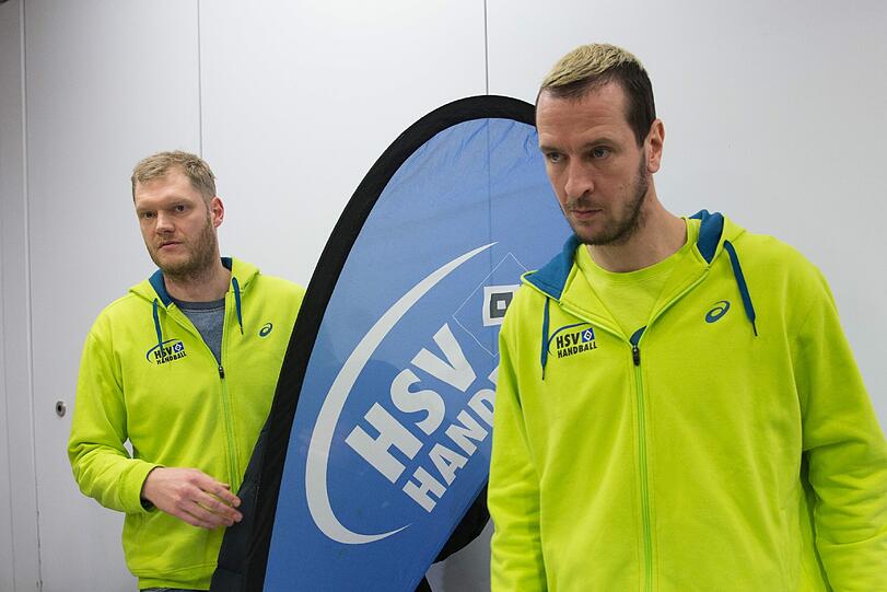 Torhüter und Feldspieler machen gemeinsame Sache: Johannes Bitter und Pascal Hens wollen auf dem Spielfeld weiter für den HSV kämpfen.