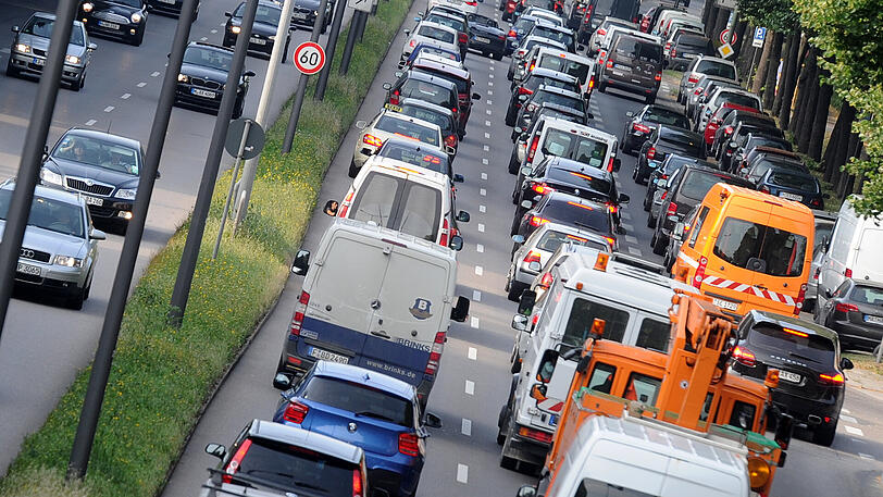 Stau, Verkehrslärm, Abgase: Das tägliche Bild für die Anwohner an der Landshuter Allee.