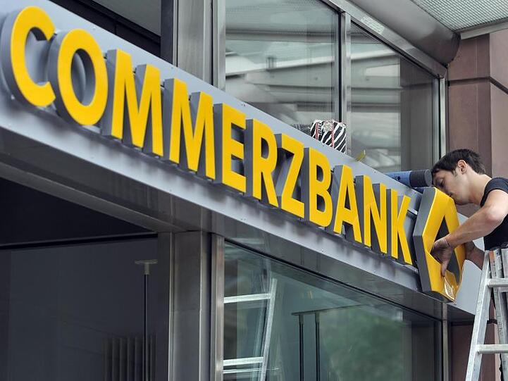 Die Commerzbank will sich mit harten Einschnitten gegen Zinstief und Ertragsschwäche stemmen.