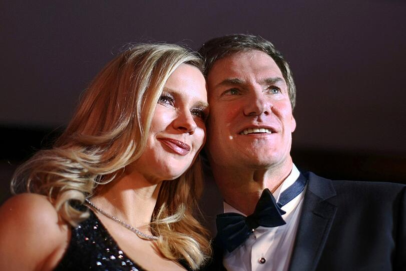 Bussis, Dekolletees und ein nasser Showmaster: Die Bilder vom Ball des Sports