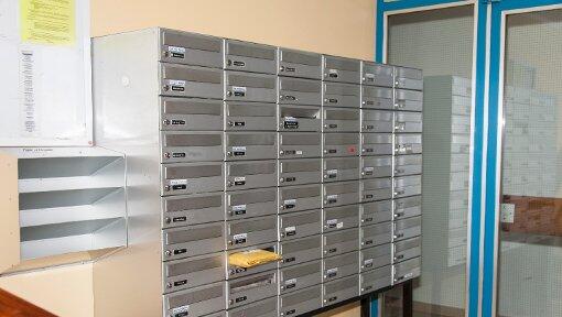 Das Wohnhaus hat etwa 60 Briefkästen, verteilt auf sieben Stockwerke. Das Wohnhaus hat etwa 60 Briefkästen, verteilt auf sieben Stockwerke.