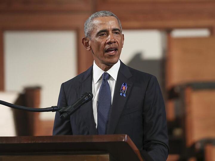 Der ehemalige US-Präsident Barack Obama spricht bei der Trauerfeier für den verstorbenen Bürgerrechtler John Lewis in Atlanta.