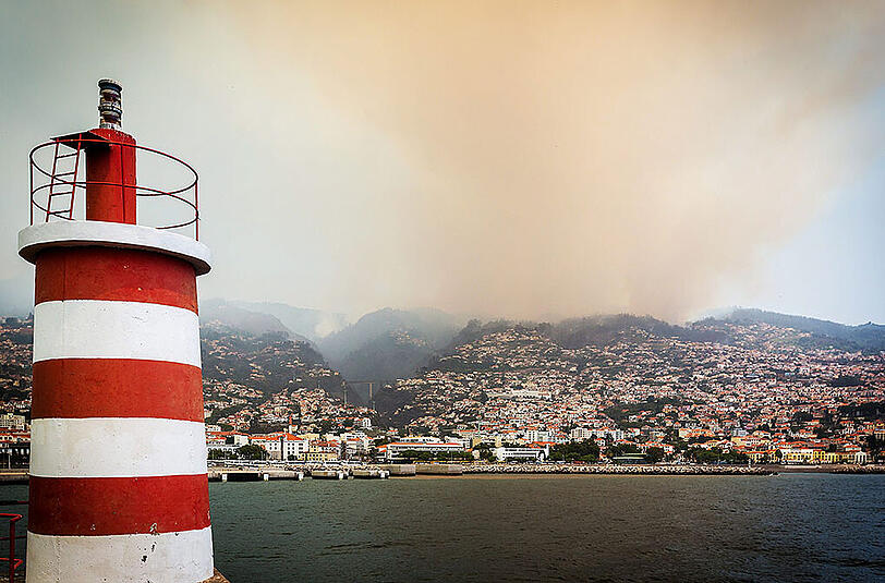 Bei einem Waldbrand auf der zu Portugal gehörenden Atlantik-Insel Madeira sind drei Menschen ums Leben gekommen. Die Bilder.