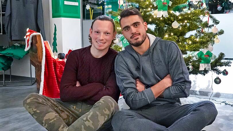 Trotz ihrer innigen Freundschaft: Weihnachten verbringen Awata und Köppel nicht gemeinsam. Trotz ihrer innigen Freundschaft: Weihnachten verbringen Awata und Köppel nicht gemeinsam.