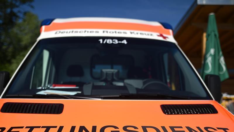 Ein Rettungswagen mit der Aufschrift "Rettungsdienst". Foto: Patrick Seeger/dpa/Archivbild Ein Rettungswagen mit der Aufschrift "Rettungsdienst". Foto: Patrick Seeger/dpa/Archivbild