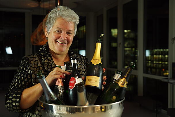 Paula Bosch findet immer die richtige Flasche Wein für einen schönen Abend. Paula Bosch findet immer die richtige Flasche Wein für einen schönen Abend.