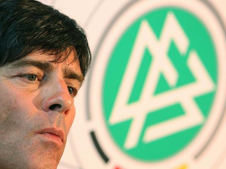Mit Respekt in die WM-Qualifikation: Bundestrainer Joachim Löw (l.) und seine Mannschaft haben eher leichte Gegner in der Gruppe.