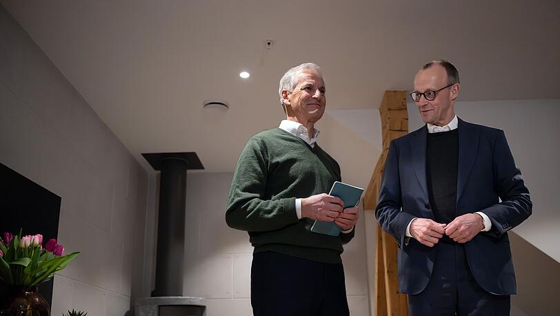 Gleich nach der Ankunft traf sich der Kanzler mit Norwegens Regierungschef zum Vier-Augen-Gespr&auml;ch.